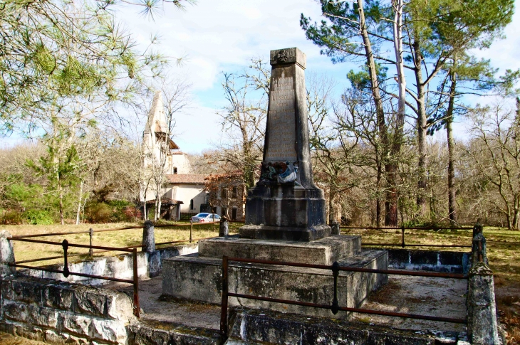 Monument aux Morts à Lussolle. - Losse