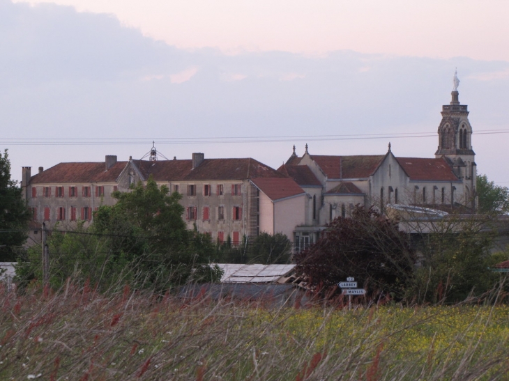Maylis : le monastère et l'abbaye
