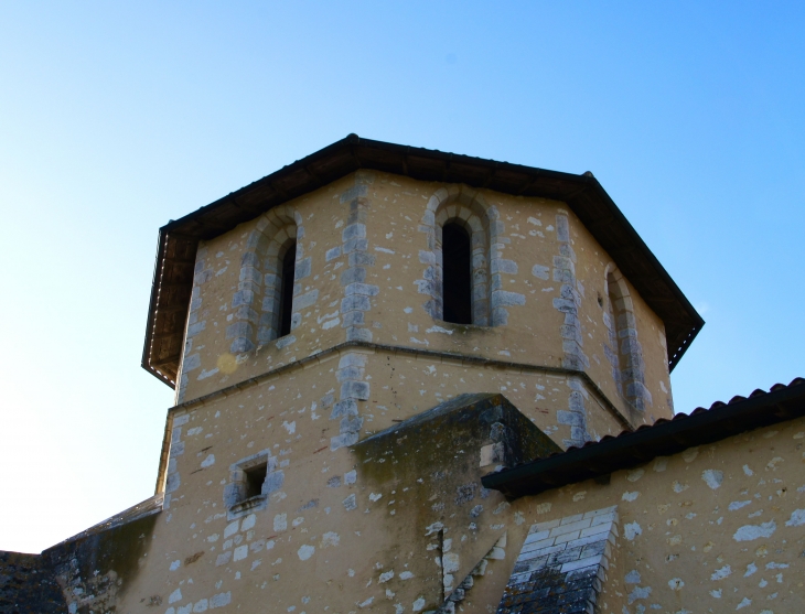 Le-robuste-clocher-tour-de-l-eglise-saint-cricq - Parleboscq