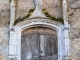 On entre dans l'église de Saint-André de Bouau, par un portail gothique flamboyant, avec son arc en anse de panier, son accolade, ses piedroits moulurés et ses pinacles.