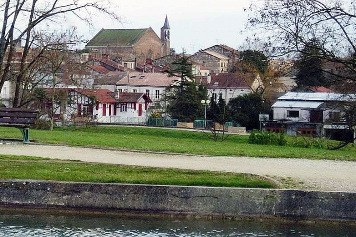 L'église des Jacobins vue du canal - Agen