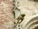 Détail : sculpture du portail de style gothique flamboyant de l'église Saint Pierre et Saint Paul.