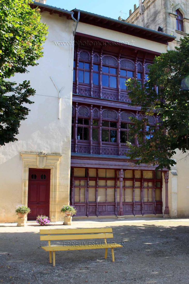 Cour de la mairie côté Lot - Castelmoron-sur-Lot