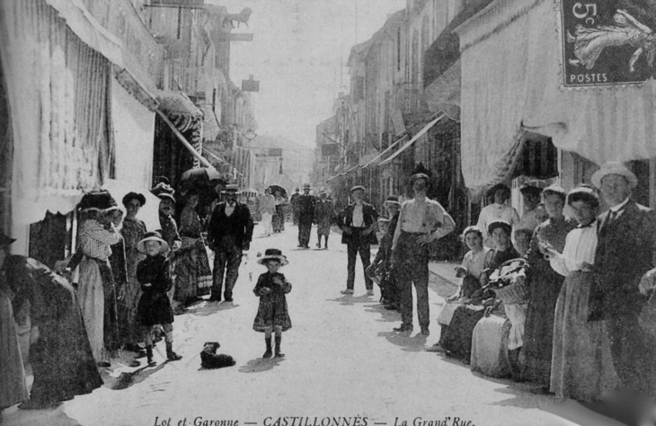 La Grand'Rue, vers 1910 (carte postale ancienne). - Castillonnès