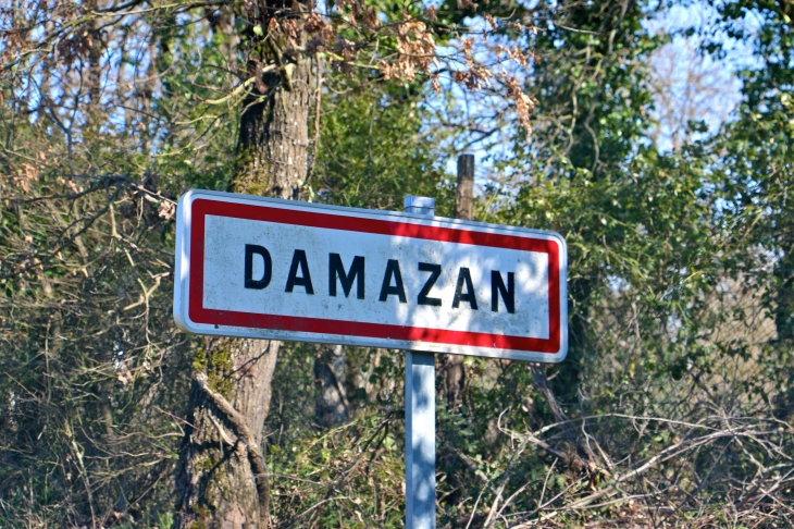 Autrefois : sous la Révolution, la commune était citée sous le nom de Damazan-le-Républicain.
