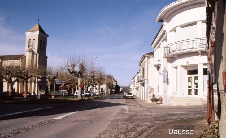 La mairie & l'eglise - Dausse