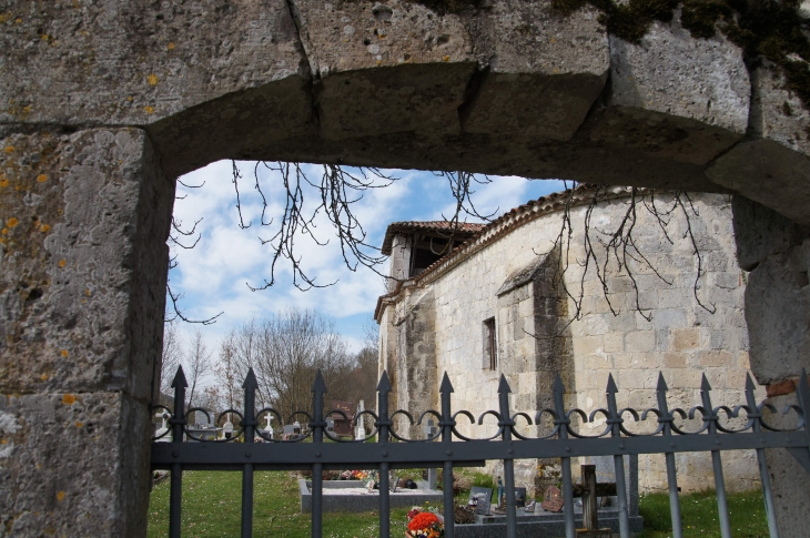Eglise Sainte-Raffine du XIe siècle. - Frégimont