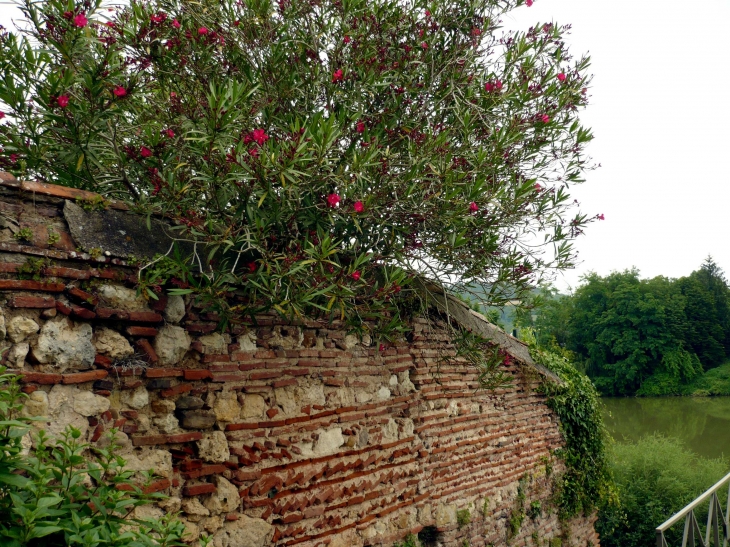 Joli mur de briques - Granges-sur-Lot