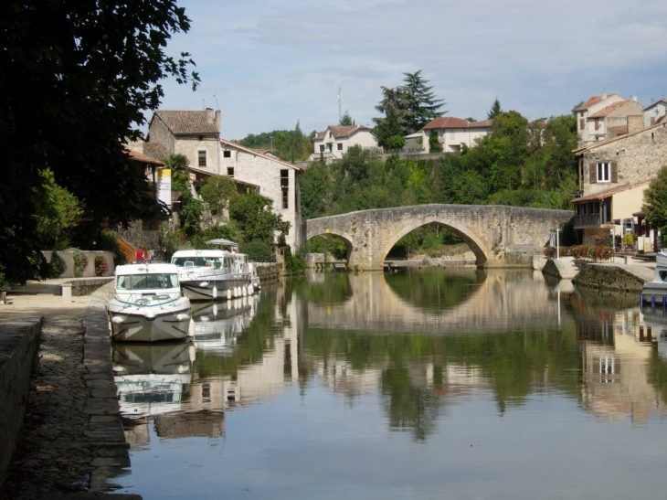 Vue du port fluvial de Nérac