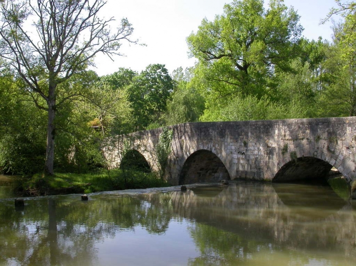 Le pont roman sur la Gélise - Poudenas