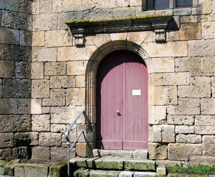 Portail latéral sud de l'église Saint-Jean-Baptiste. - Prayssas