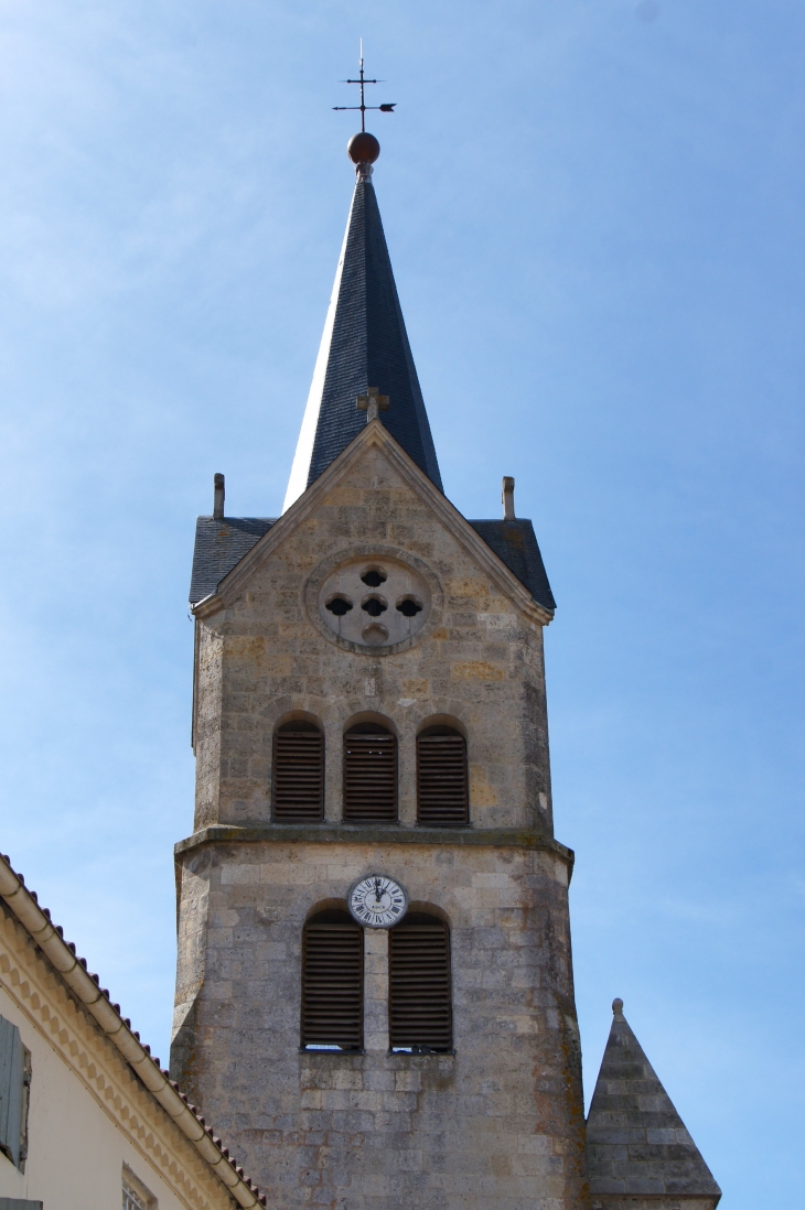 Le clocher de l'église Saint-Jean-Baptiste. - Prayssas