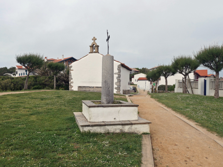 La croix et la chapelle Sainte Marie Madeleine - Bidart