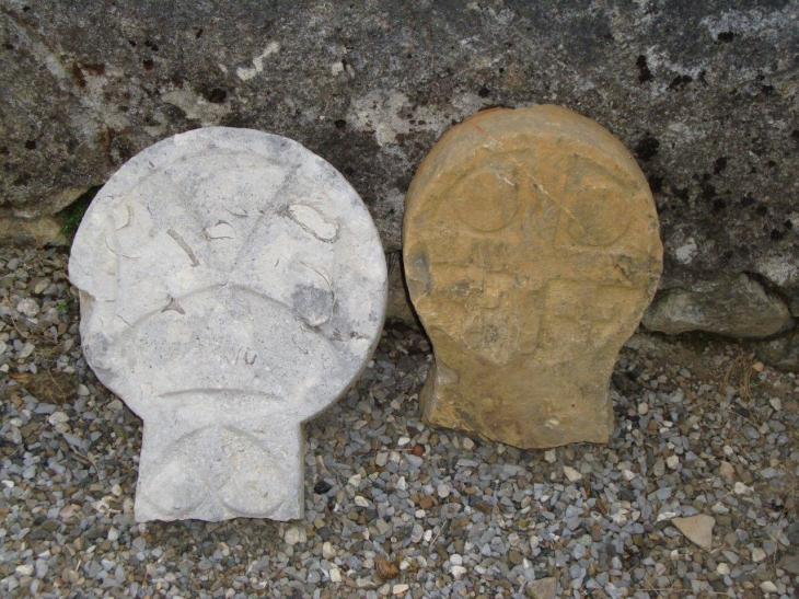 Camou-Cihigue (64470) à Camou, stèles basques