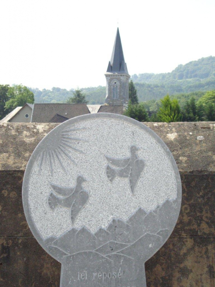 Chéraute (64130) stèle basque à l'actuel cimetière