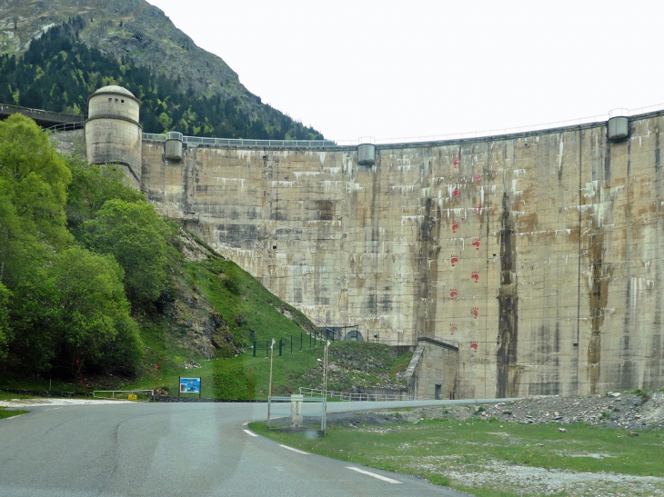 Vallée d'Ossau vers l'Espagne :  le barrage d'Artouste - Laruns