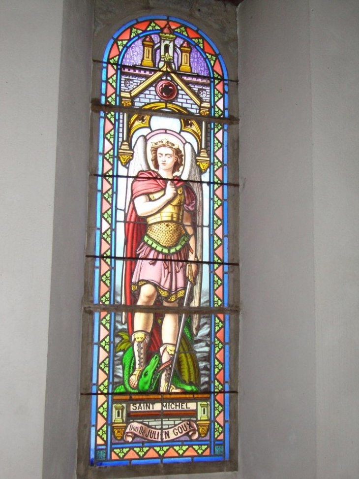 Licq-Athérey (64560) à Licq, église: vitrail Saint Michel