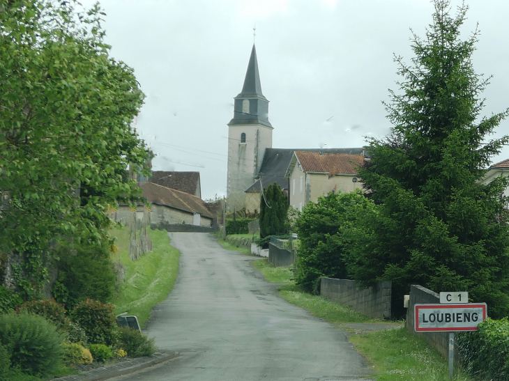 Vers l'église - Loubieng