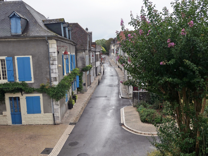 La rue Saint Antoine vue des remparts - Navarrenx