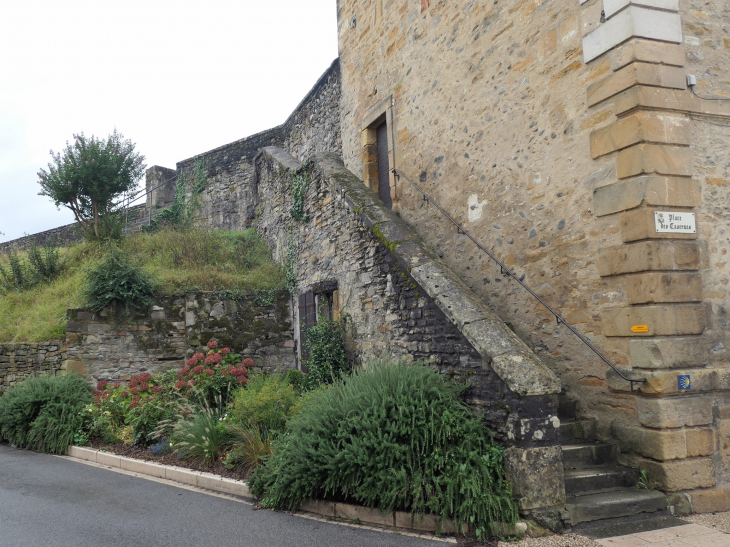 Porte Saint Antoine : escalier vers le chemin de ronde - Navarrenx