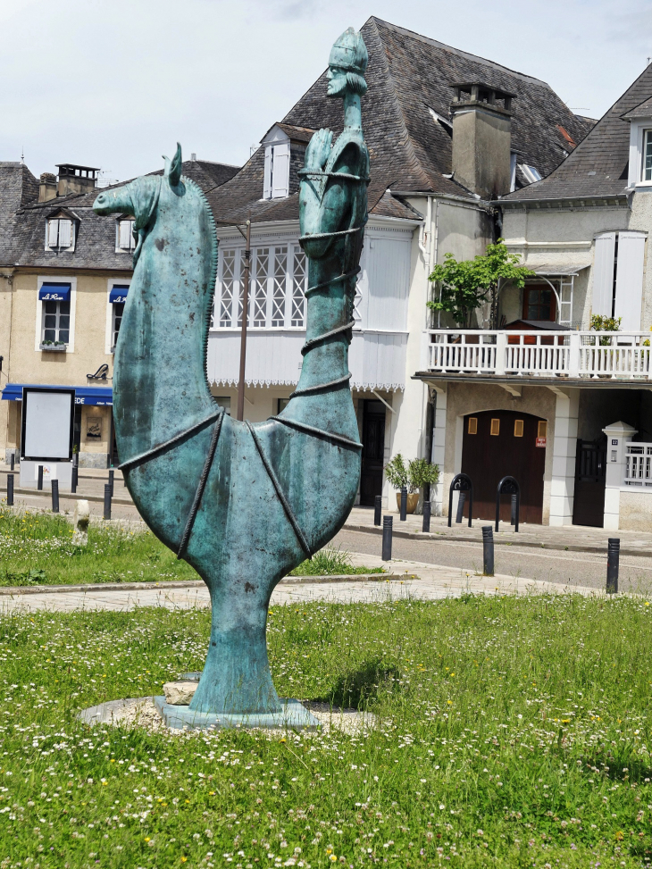 La statue de la légende de Saint Grat - Oloron-Sainte-Marie