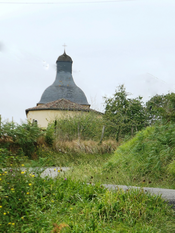 Vue sur le clocher de Montestrucq - Ozenx-Montestrucq