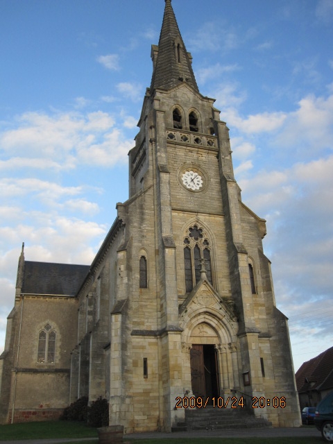 Eglise saint denis du XIXe siècle possédant de très beaux vitraux - Audes