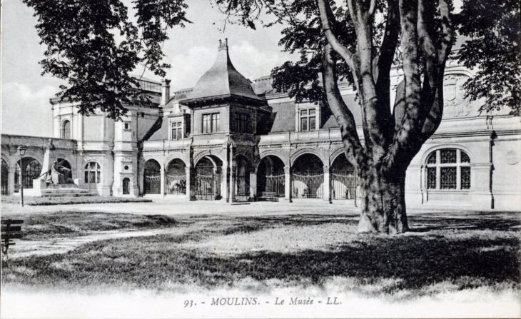 Le Musée, vers 1920 (carte postale ancienne). - Moulins