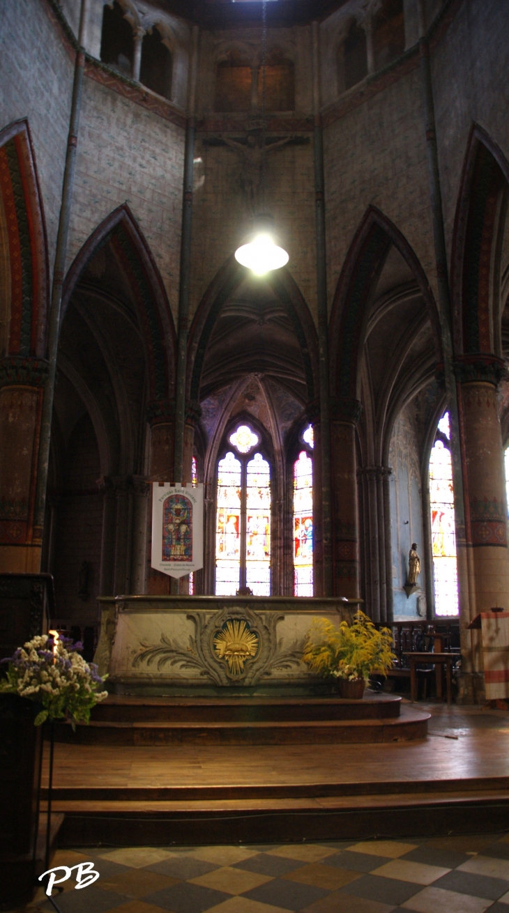 &Eglise Sainte-Croix ( 11 Em Siècle ) - Saint-Pourçain-sur-Sioule