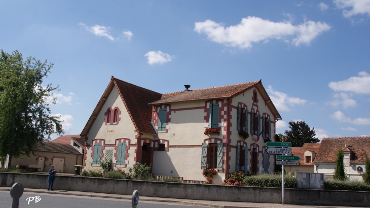 Mairie - Saint-Rémy-en-Rollat