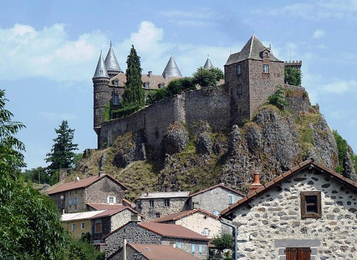 Le village et le château - Andelat