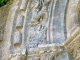detail-du-portail-de-la-chapelle-monolithe - Archivolte romane ornée du blason de Fontanges.
