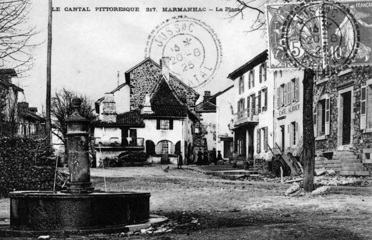 La place, vers 1910 (carte postale ancienne). - Marmanhac