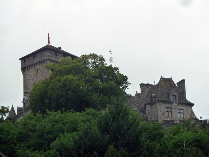 Le château de PESTEILS - Polminhac