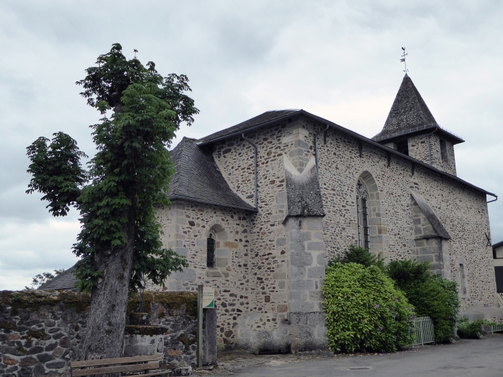 Derrière l'église - Saint-Étienne-de-Maurs