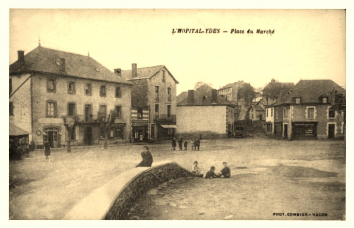 Place du Marché - Ydes