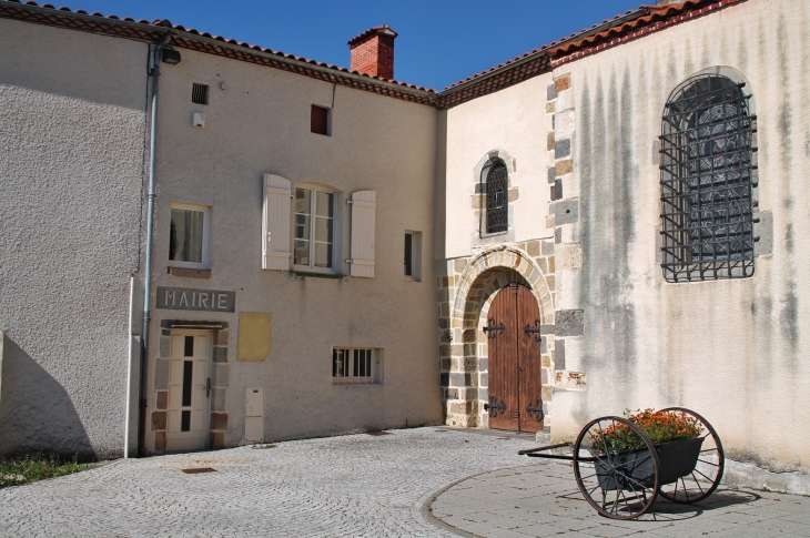 La Mairie et L'église - Chidrac