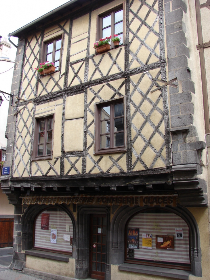 Dans les rues de Montferrand - Clermont-Ferrand