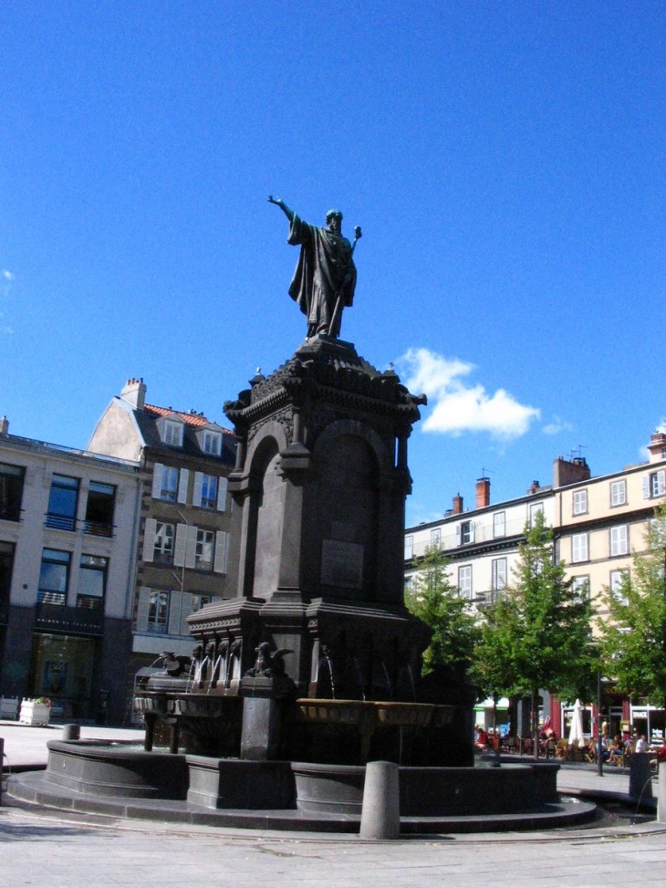 Fontaine et statue Urbain II - Clermont-Ferrand