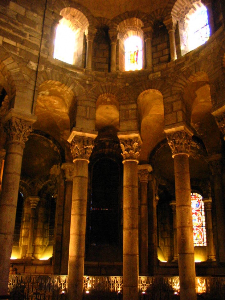 Basilique N.D du Port - abside - Clermont-Ferrand