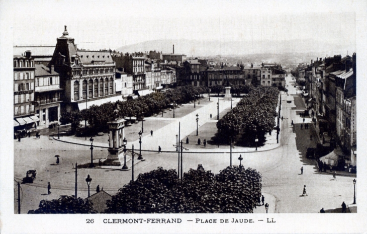 Place de Jaude, vers 1920 (carte postale ancienne). - Clermont-Ferrand