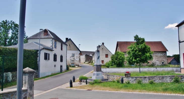 Le Village - Saint-Étienne-des-Champs