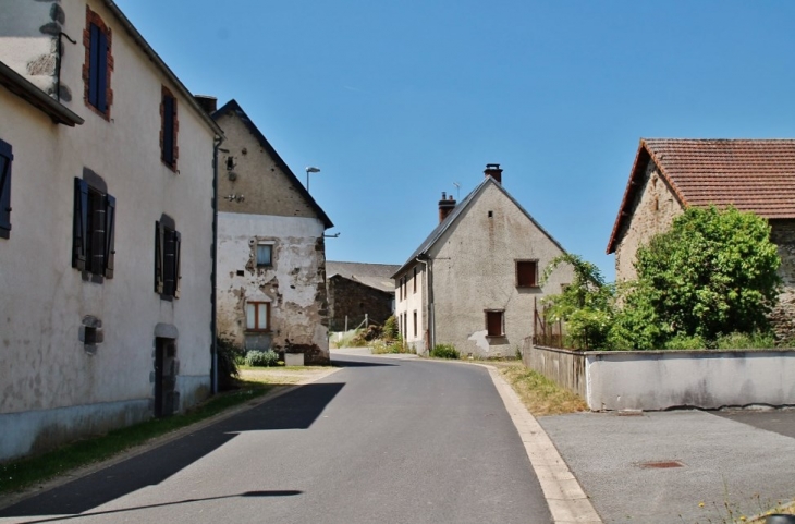 Le Village - Saint-Étienne-des-Champs