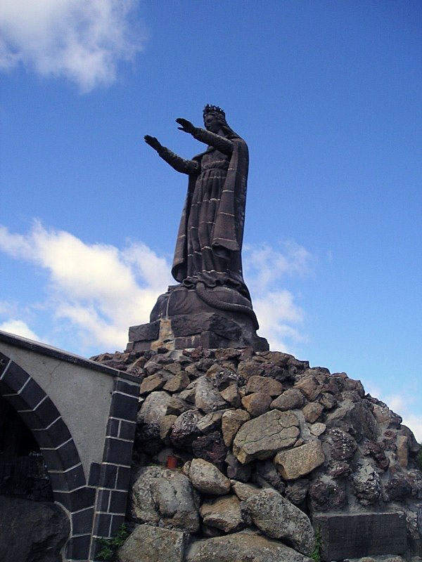 La statue de Notre Dame de la Garde - Volvic