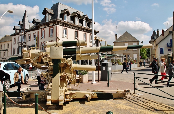 Matériel Militaire - Arromanches-les-Bains