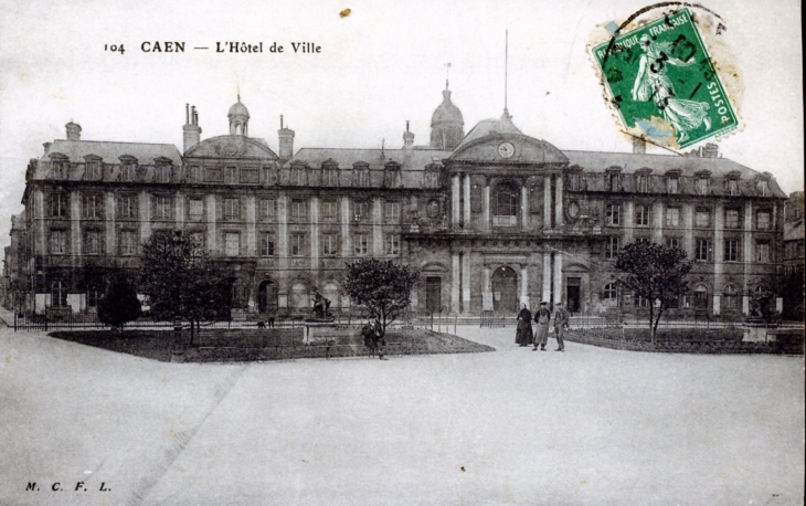 L'Hôtel de Ville, vers 1913 (carte postale ancienne). - Caen