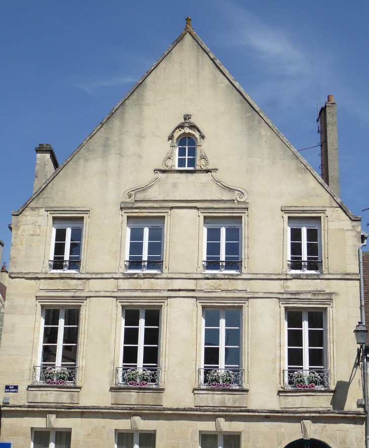 Maison classée 14 rue aux Namps - Caen