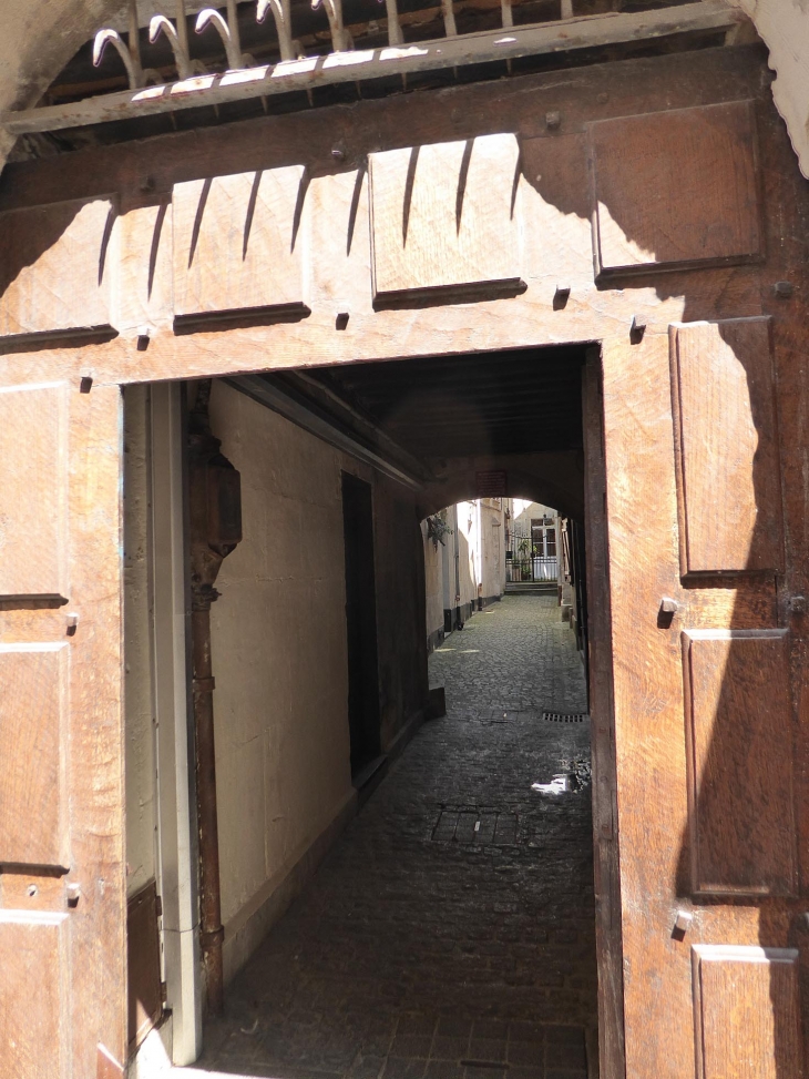 Entrée de cour rue Froide - Caen