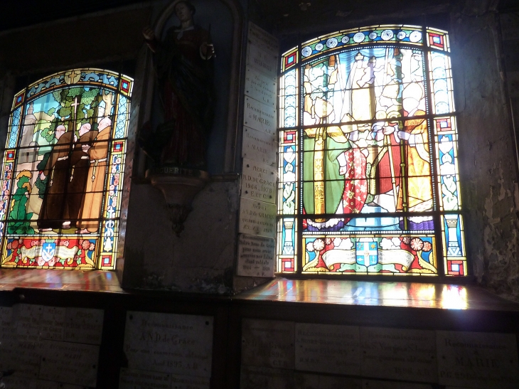 La chapelle Notre Dame de Grâce : vitraux et ex voto - Équemauville
