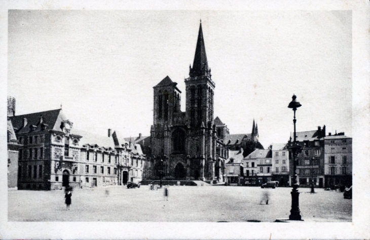 Place Thiers, vers 1937 (carte postale ancienne). - Lisieux